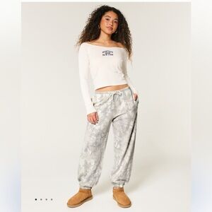 Hollister Feel Good Camo Baggy Fleece Joggers Size Medium Short